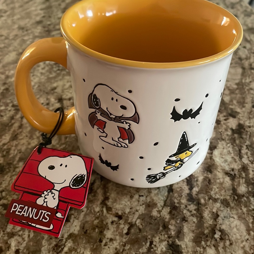 NWT Snoopy Peanuts Vampire Halloween Mug